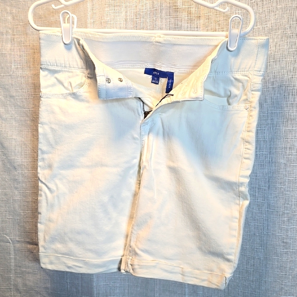 ❤️Apt 9 White Denim Shorts